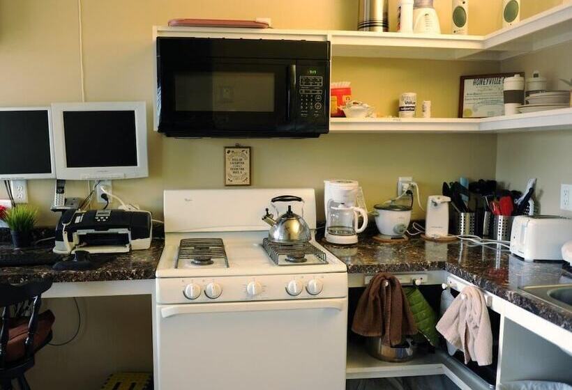 酒店 Camelot Inn At Honeyville