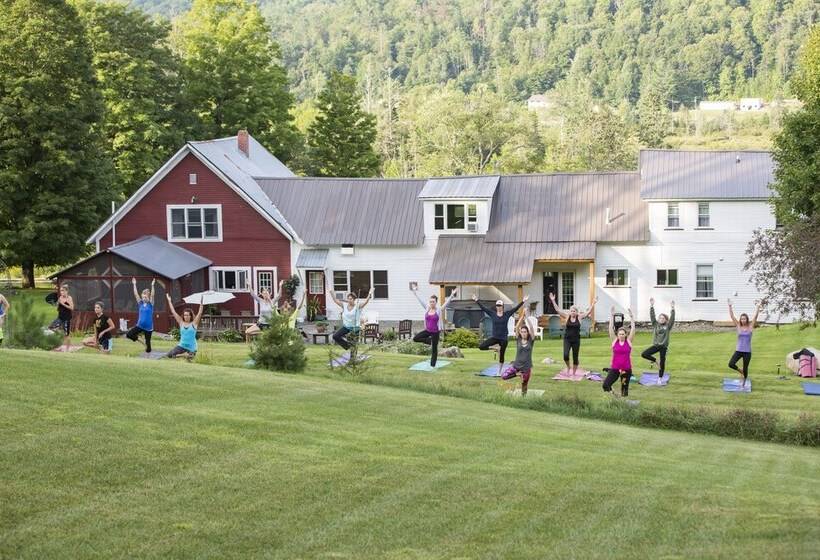 فندق Craftsbury Farmhouse