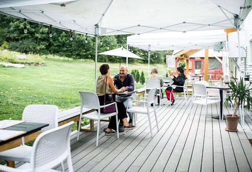 فندق Craftsbury Farmhouse