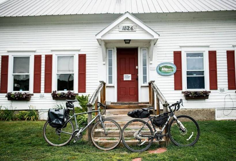فندق Craftsbury Farmhouse