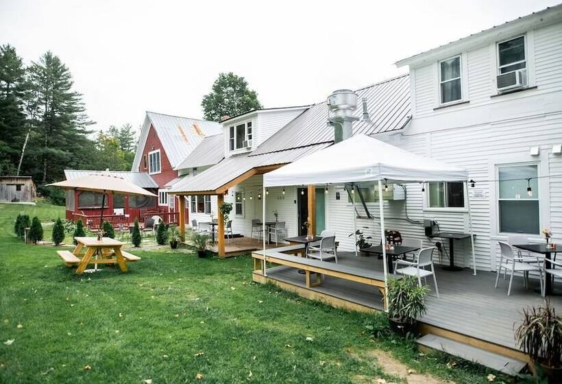 فندق Craftsbury Farmhouse