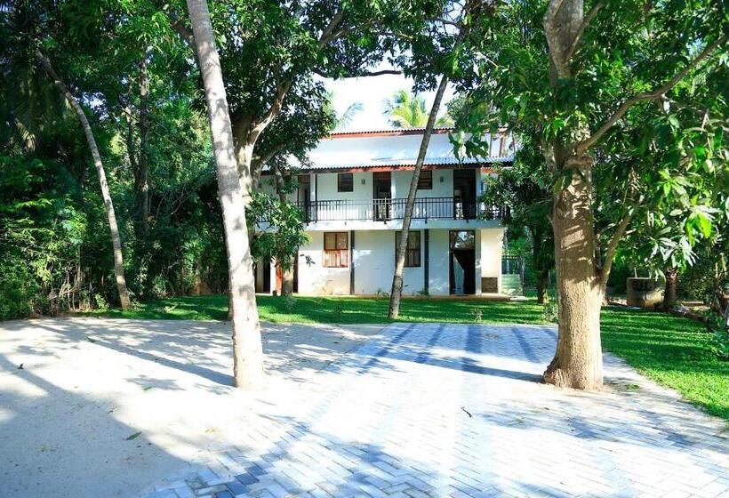 호텔 River Edge Yala