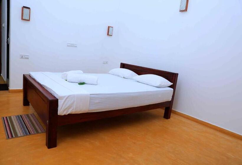 호텔 River Edge Yala