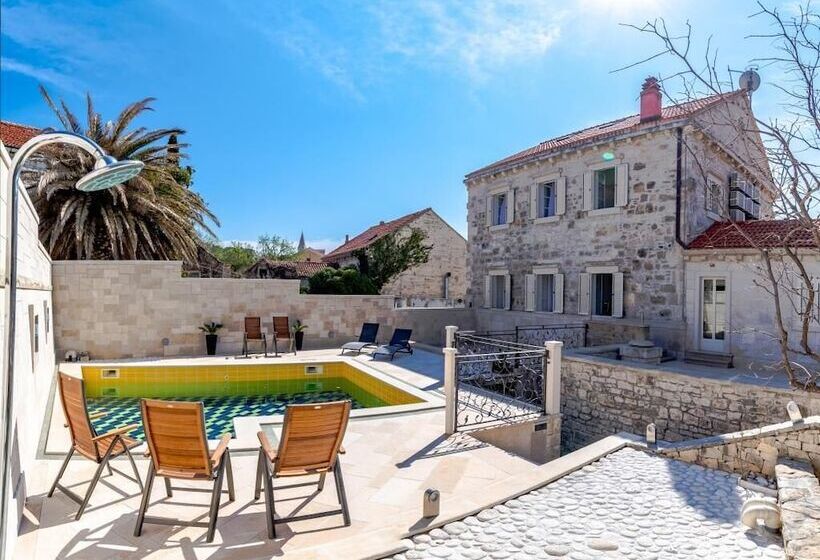 بنسيون Rooms Miron