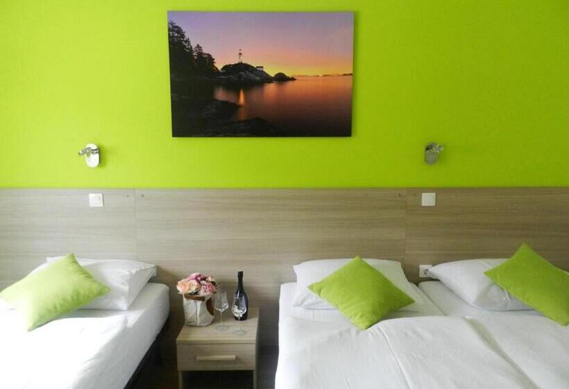 Пансион Yourcroatiaholiday   Villa With 6 Rooms