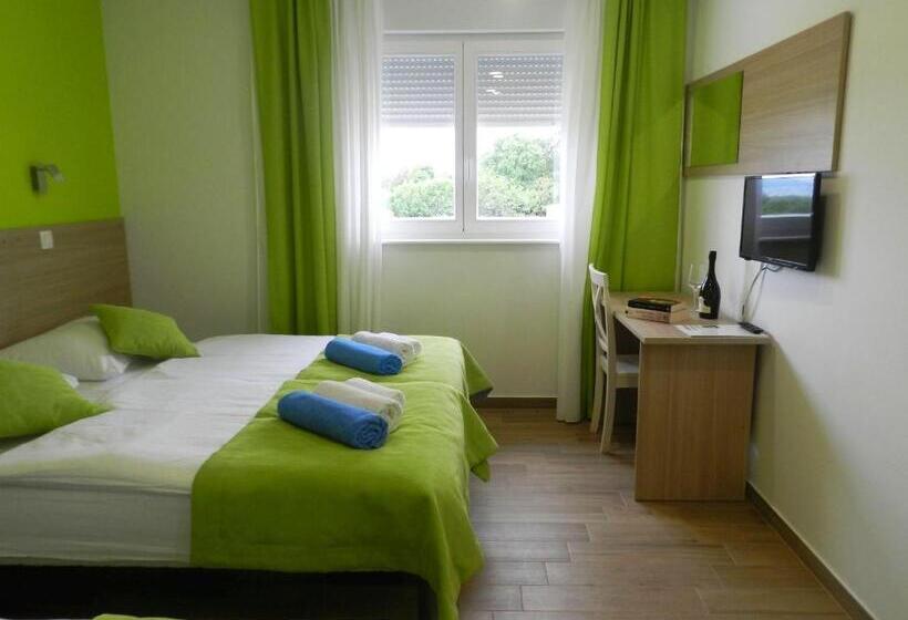 Пансион Yourcroatiaholiday   Villa With 6 Rooms