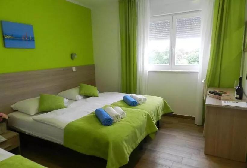 ペンション Yourcroatiaholiday   Villa With 6 Rooms