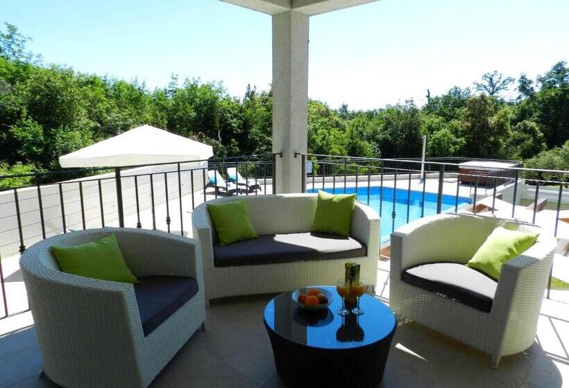 Пансион Yourcroatiaholiday   Villa With 6 Rooms