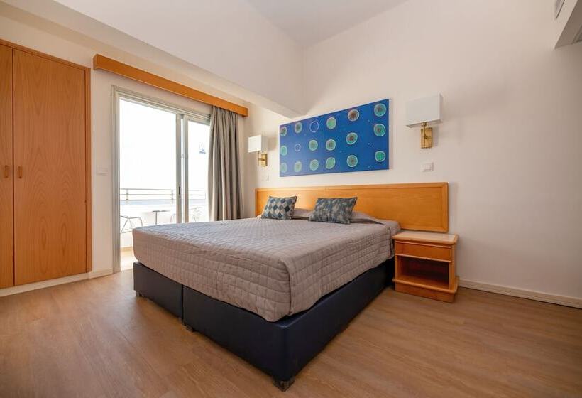 ホテル Tylos Beach