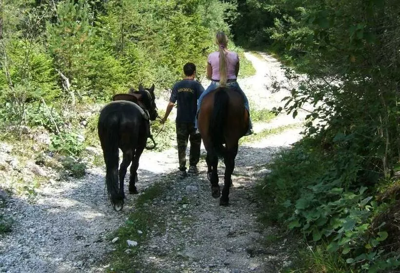 Hotelli Agriturismo Prati Oitzinger