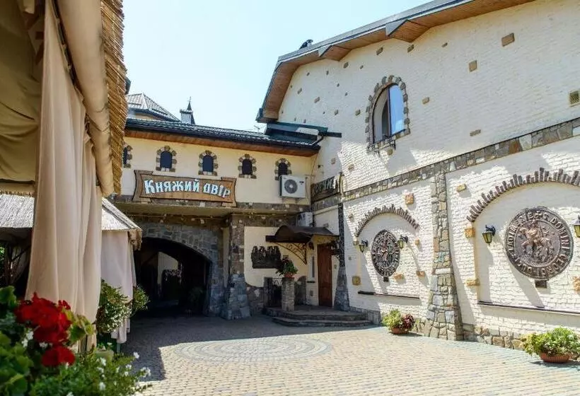 Hotelli Knyazhyi Dvir