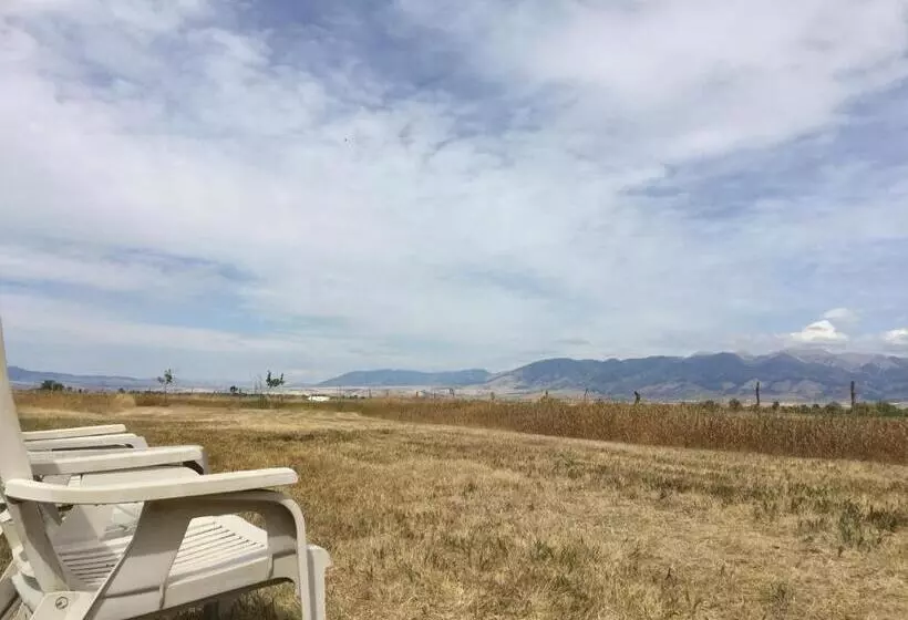 تختخواب و صبحانه Fox Hollow Inn