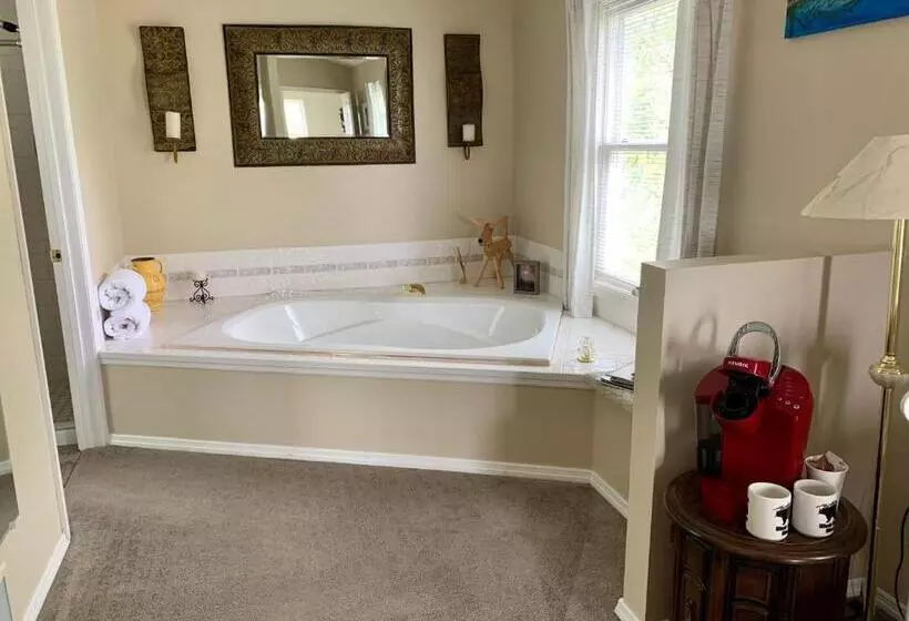 تختخواب و صبحانه Fox Hollow Inn