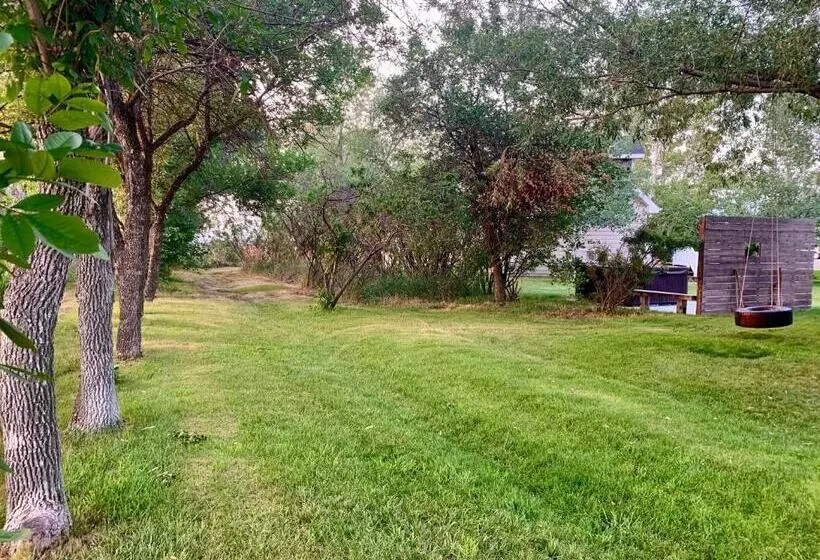 تختخواب و صبحانه Fox Hollow Inn