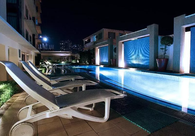 בית מלון כפרי Astoria Plaza