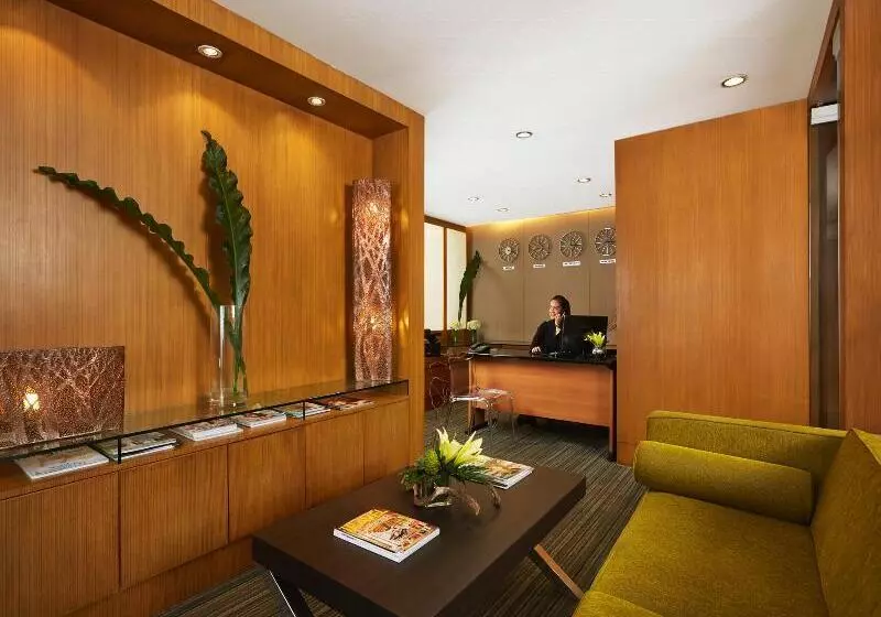 בית מלון כפרי Astoria Plaza