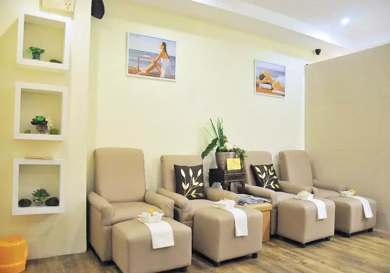 בית מלון כפרי Astoria Plaza