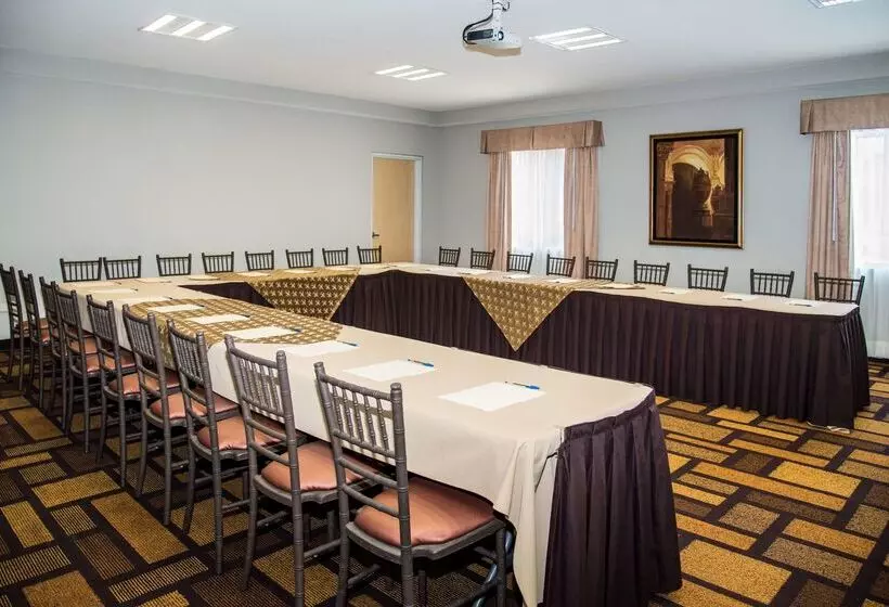 ホテル Best Western Plus Monterrey Airport