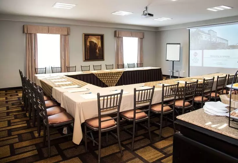 ホテル Best Western Plus Monterrey Airport