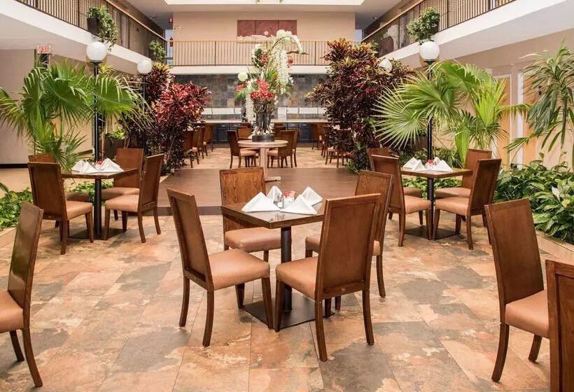 ホテル Best Western Plus Monterrey Airport