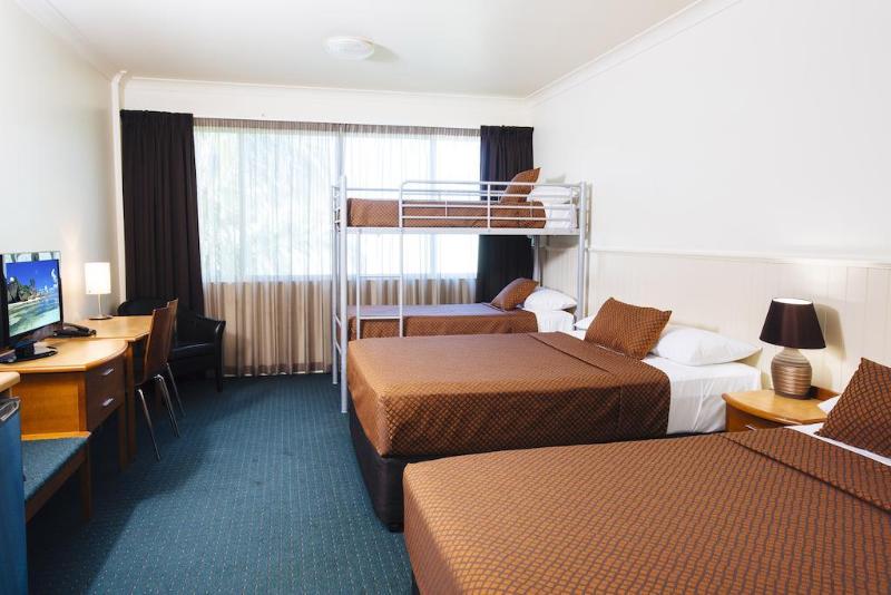 בית מלון כפרי City Oasis Inn Townsville, Surestay Collection By Bw