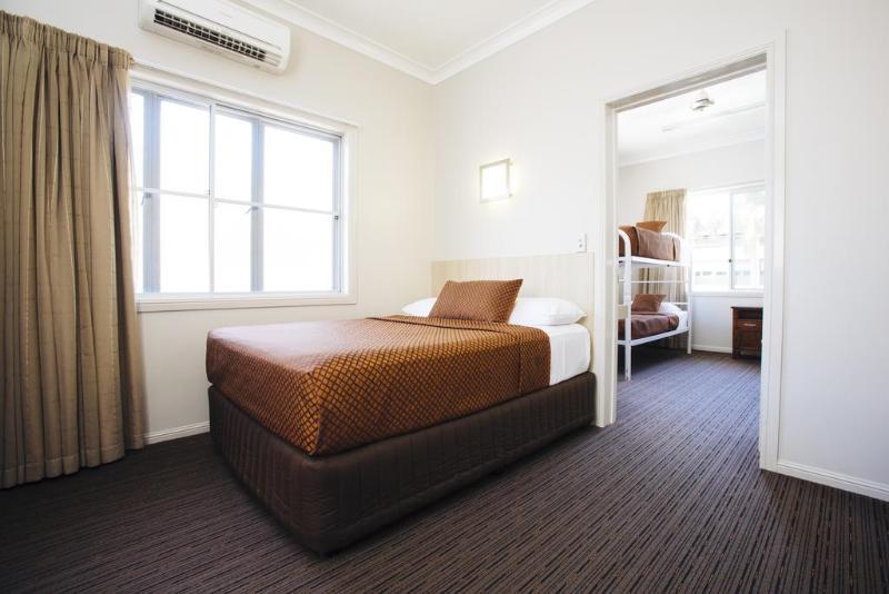 בית מלון כפרי City Oasis Inn Townsville, Surestay Collection By Bw