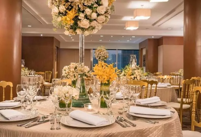 호텔 Discovery Suites Manila, Philippines