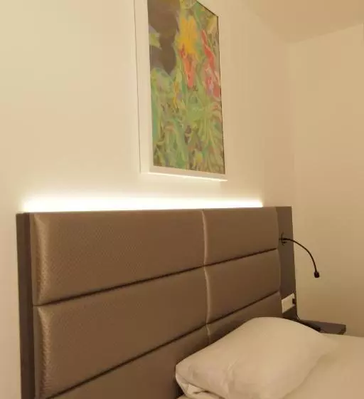 Отель Galeria Airport