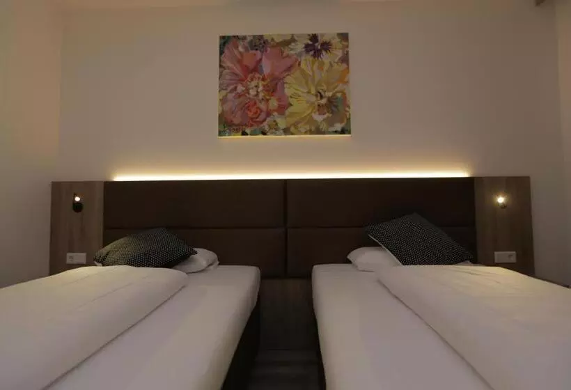 Отель Galeria Airport