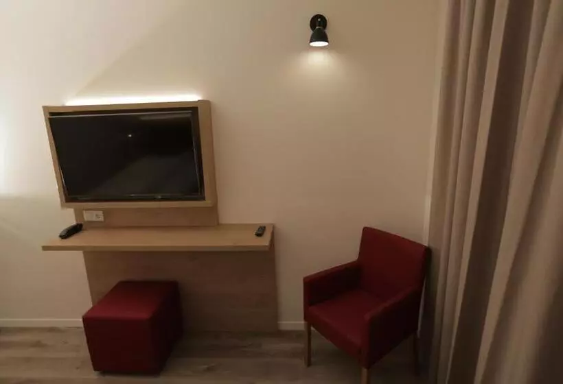 Отель Galeria Airport