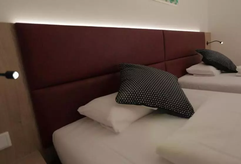 Отель Galeria Airport