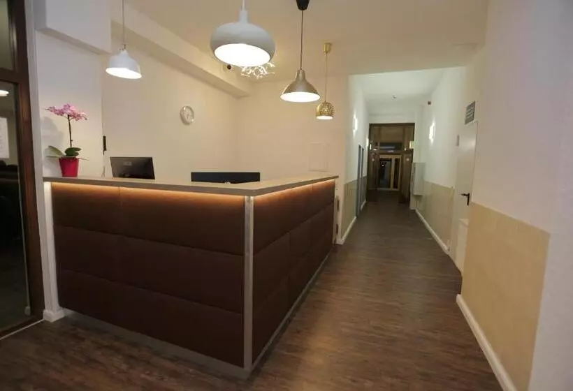 Отель Galeria Airport