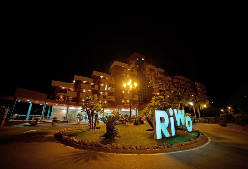 ホテル Holiday World Riwo