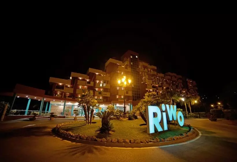 호텔 Holiday World Riwo