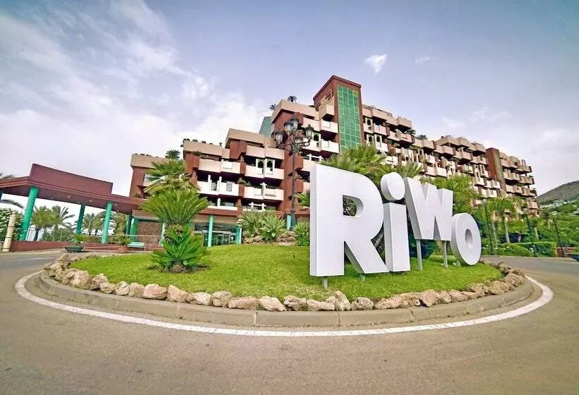 호텔 Holiday World Riwo