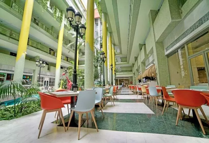 호텔 Holiday World Riwo