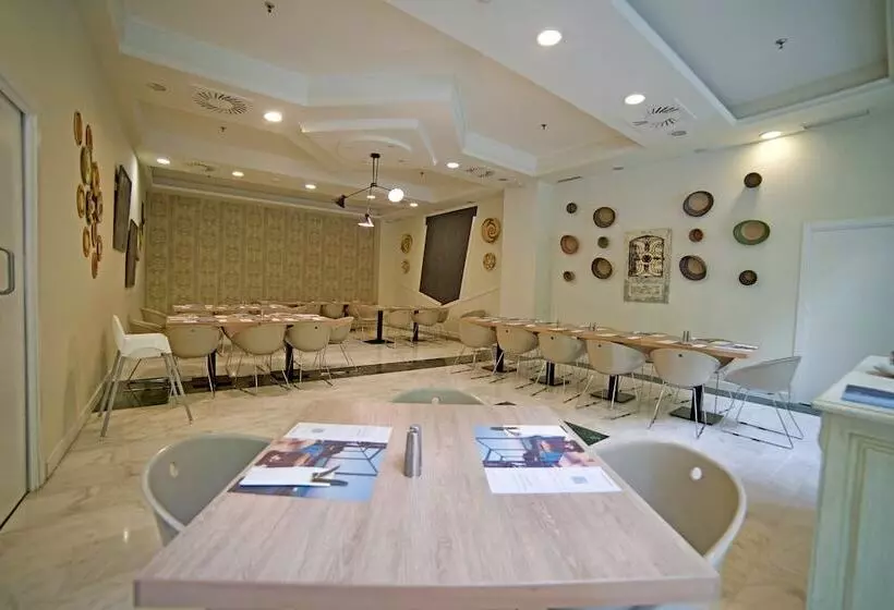 호텔 Holiday World Riwo