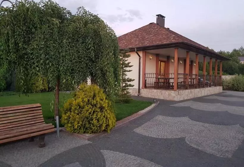 ユースホステル Vesyolaya Rochsha