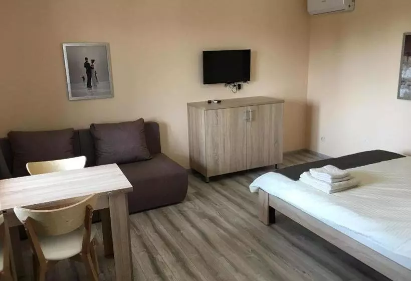 ユースホステル Vesyolaya Rochsha