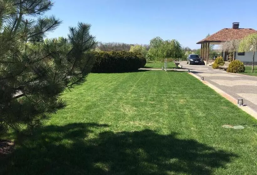 ユースホステル Vesyolaya Rochsha