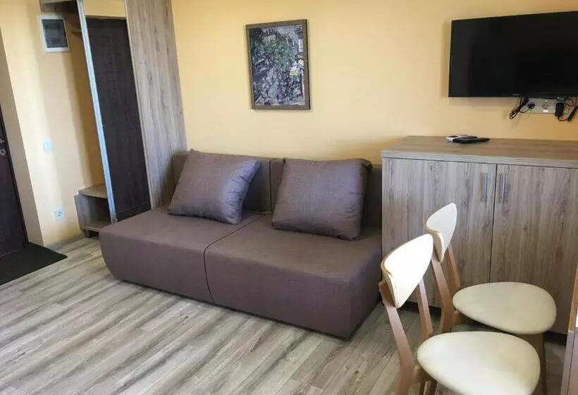 ユースホステル Vesyolaya Rochsha