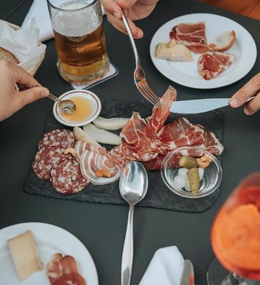 Hotel Albergo Robiei