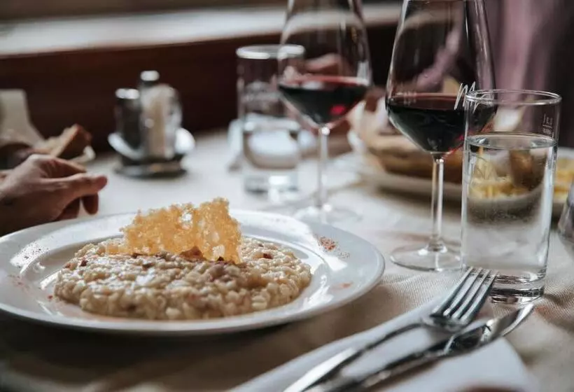 ホテル Albergo Robiei