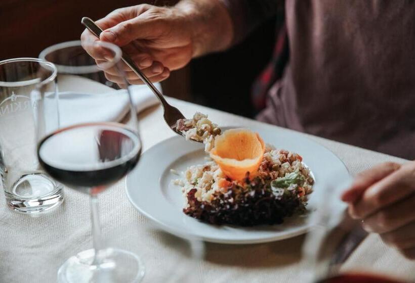 Hotel Albergo Robiei