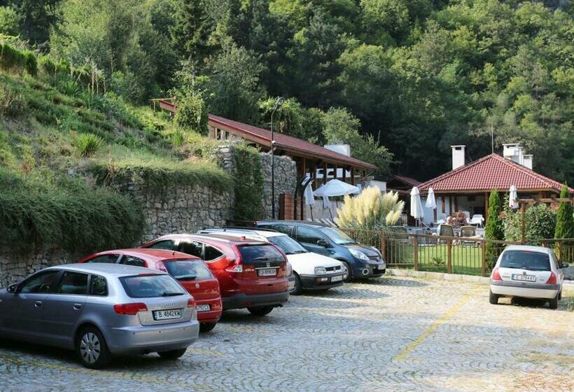 בית מלון כפרי Aqua Varvara