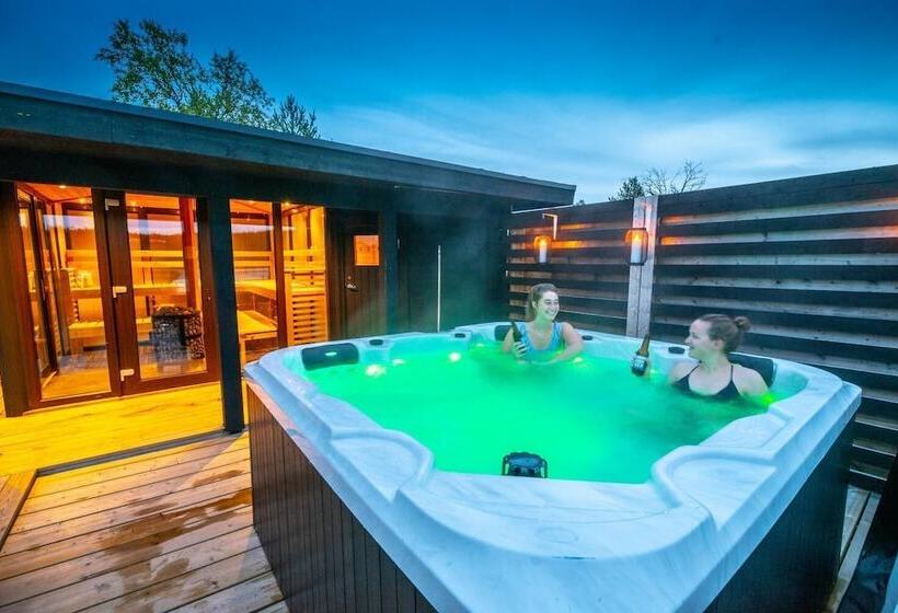 בית מלון כפרי Aurora Mountain Lodge