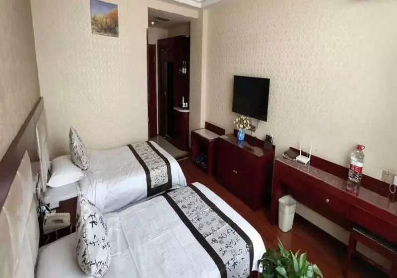 Hotelli Greentree Inn Gansu Jiuquan Guazhou Zhangzhi Park Express