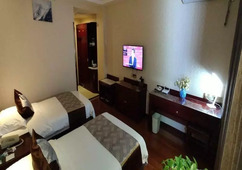 Hotelli Greentree Inn Gansu Jiuquan Guazhou Zhangzhi Park Express