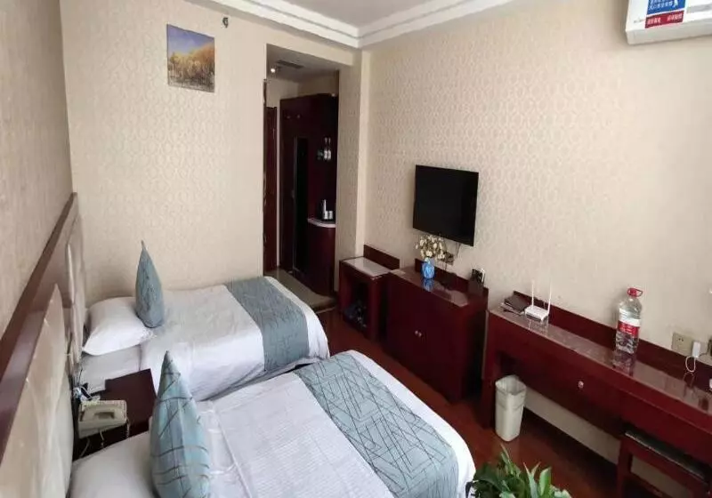 Hotelli Greentree Inn Gansu Jiuquan Guazhou Zhangzhi Park Express