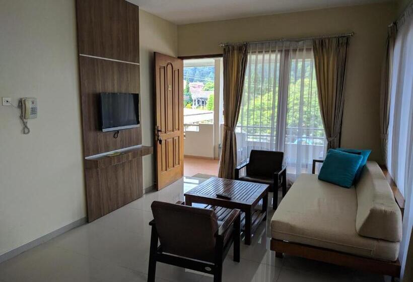 בית מלון כפרי Pondok Asri Tawangmangu